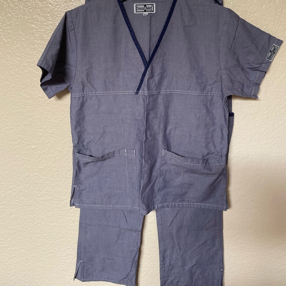 Scrub set
